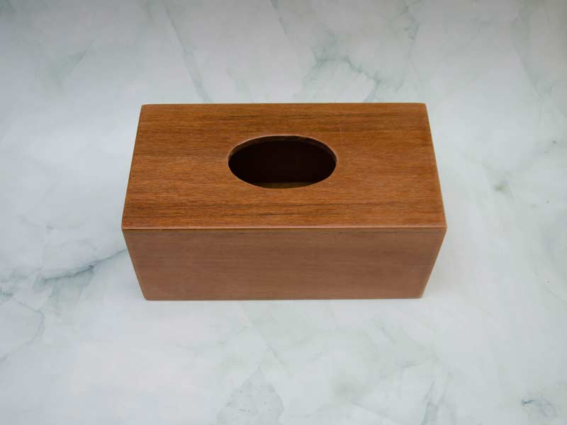 Hop dung khan giay mau san