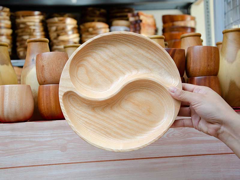 Khay gỗ tròn 2 ngăn hình bát quái 25cm || VKU1-080 16 Khay gỗ tròn 2 ngăn hình bát quái